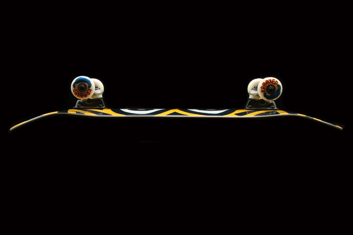 Big Eyes Yellow/Black Complete Deck 8.25"
