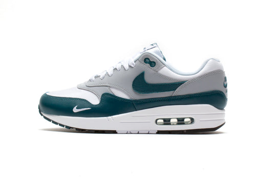 Air Max 1 LV8