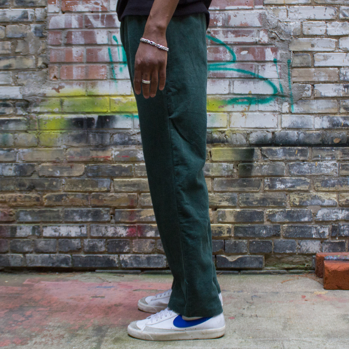 Eyes Cordoury Pants