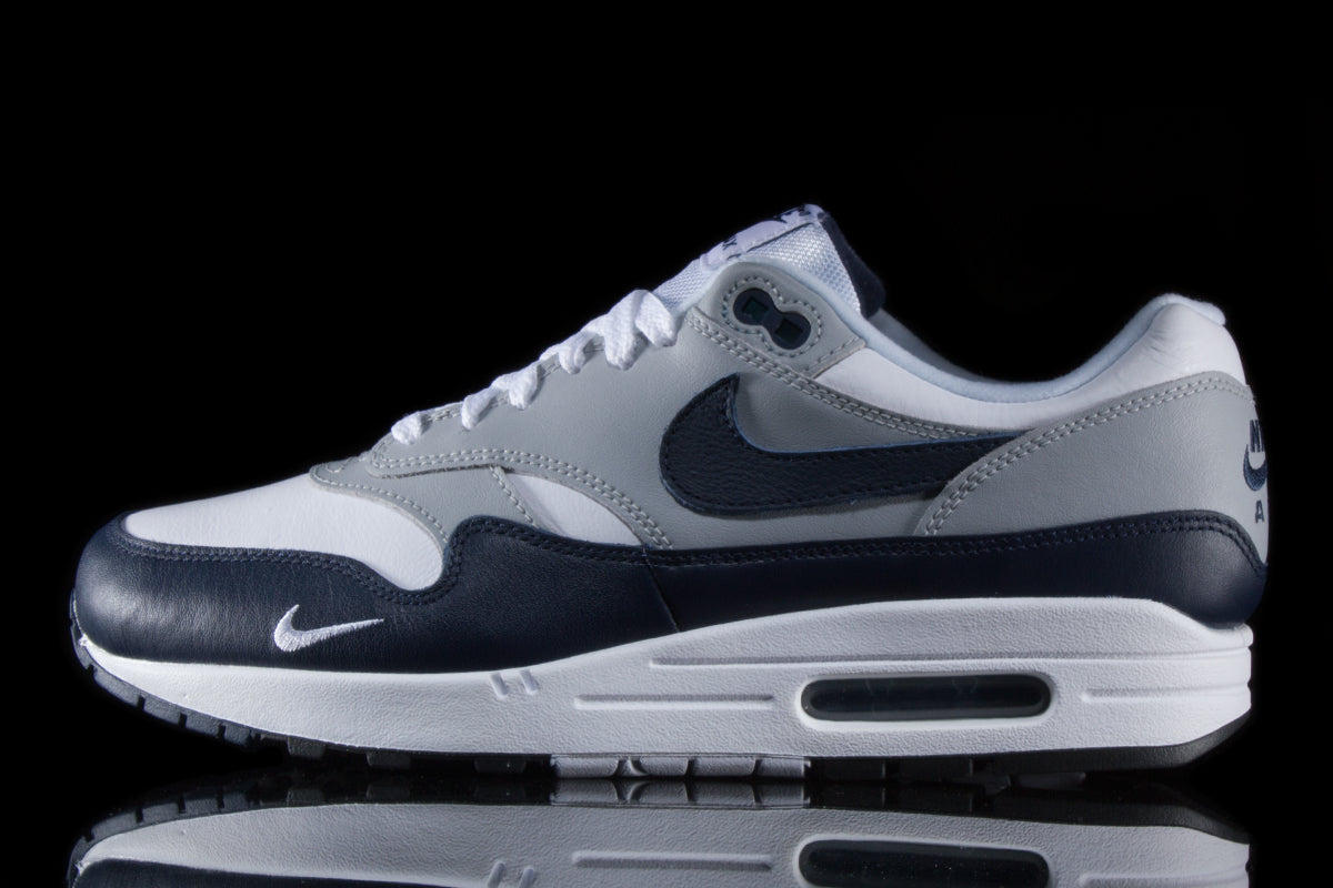 Air Max 1 LV8