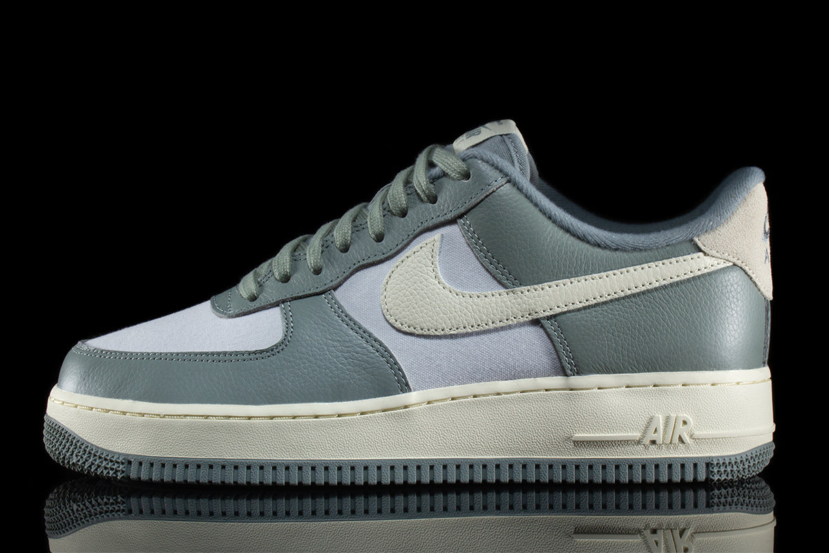 Air Force 1 '07 LX "Mica Green"