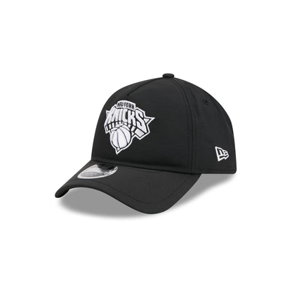 New York Knicks Black 9FORTY APEX Snapback Hat