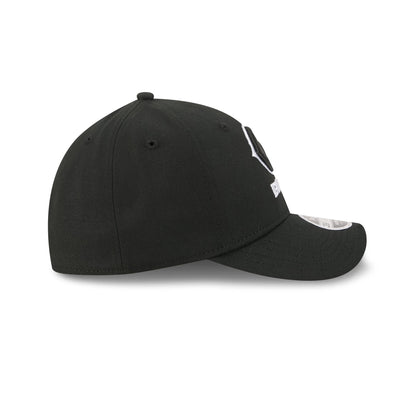 Chicago Bears Poly Black & White 39THIRTY M-Crown Stretch Fit Hat