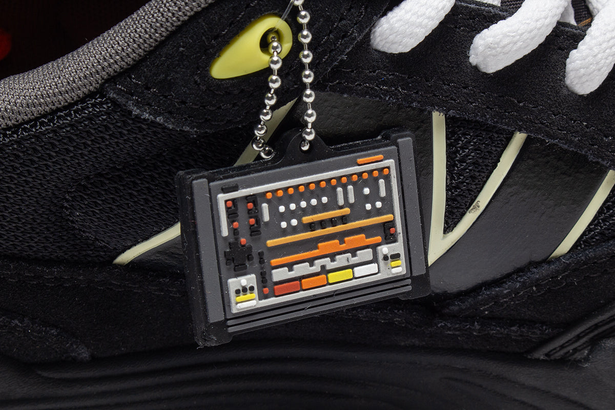 808