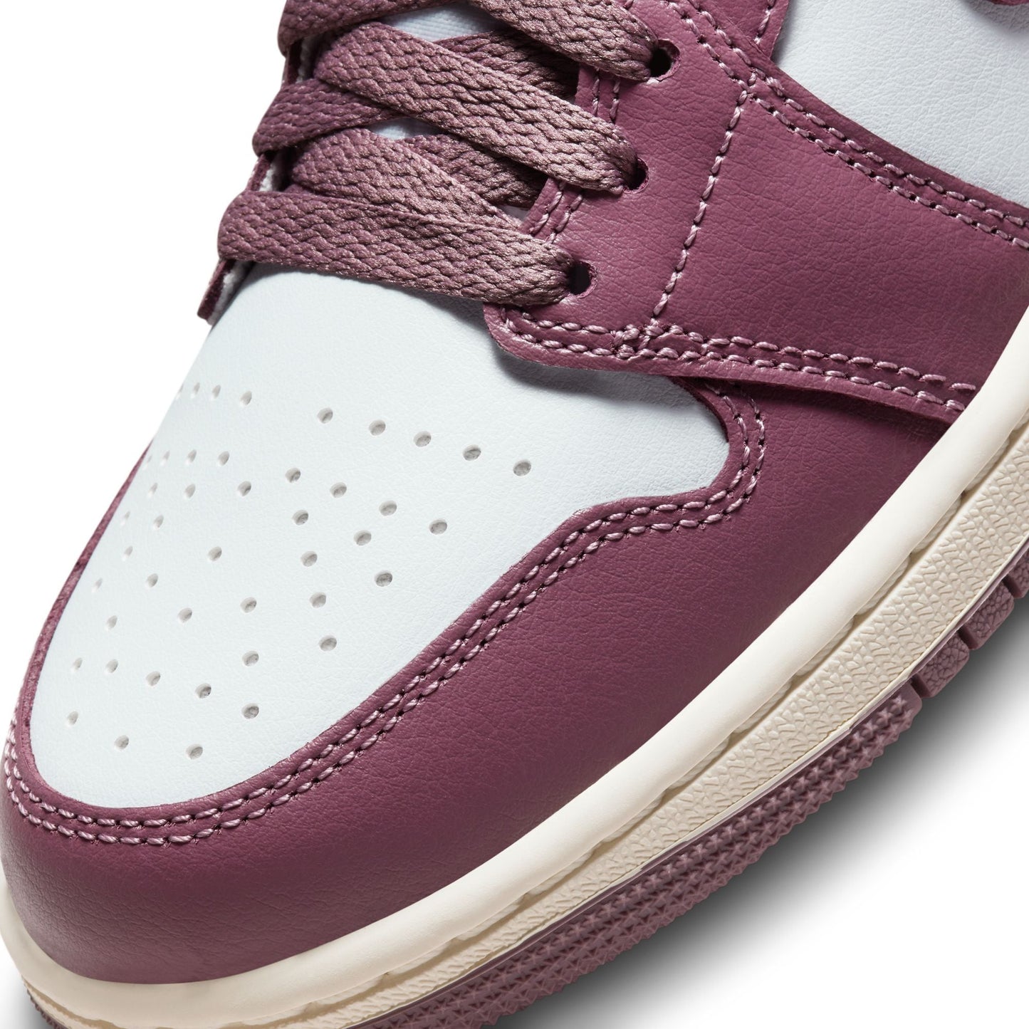 WMNS Nike Air Jordan 1 MID