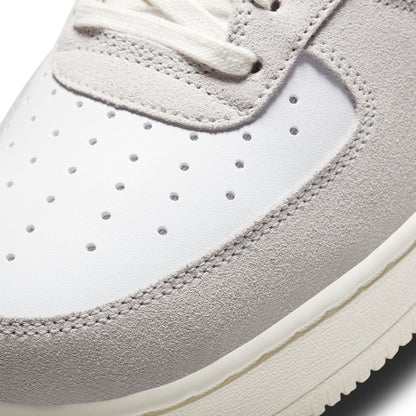 Nike Air Force 1 LV8