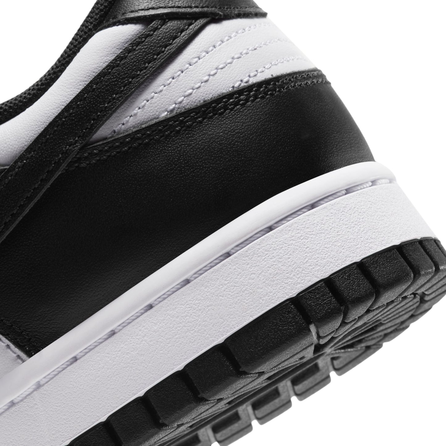 Nike Dunk Low Retro Panda 🐼