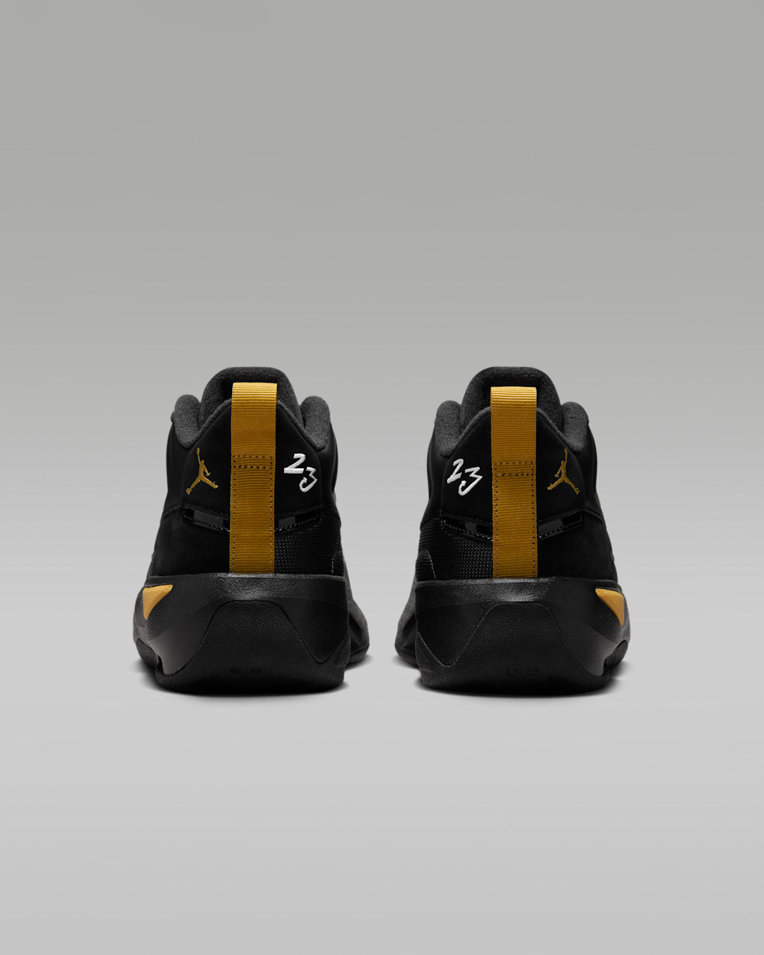 Nike Men's Jordan Max Aura 7 Shoes - Black / Metallic Gold