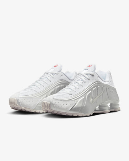 Nike Men's Nike Shox R4 Shoes - White / Bright Crimson / Metallic Silver