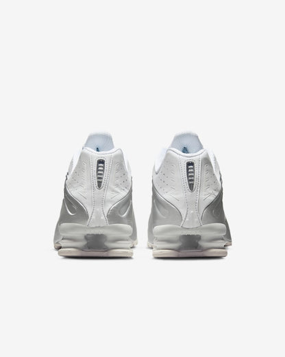 Nike Men's Nike Shox R4 Shoes - White / Bright Crimson / Metallic Silver