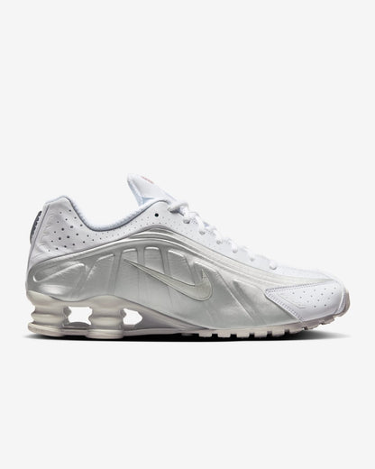Nike Men's Nike Shox R4 Shoes - White / Bright Crimson / Metallic Silver