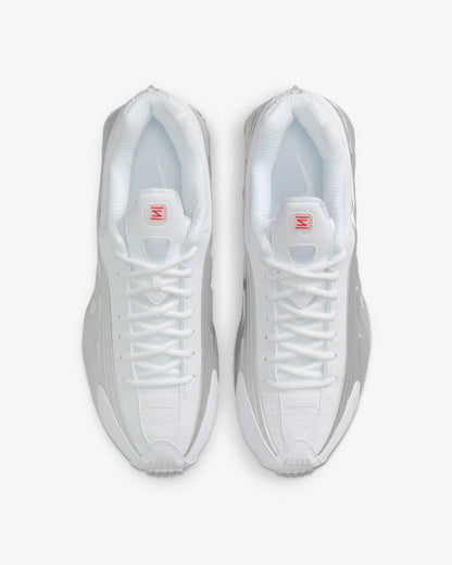Nike Men's Nike Shox R4 Shoes - White / Bright Crimson / Metallic Silver