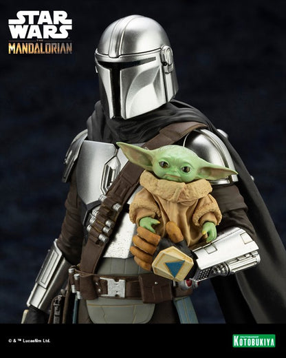 The Mandalorian - 1/7 Mandalorian and Grogu With Beskar Staff Figure