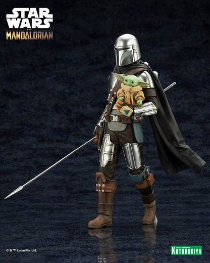 The Mandalorian - 1/7 Mandalorian and Grogu With Beskar Staff Figure