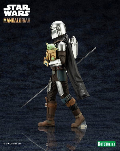 The Mandalorian - 1/7 Mandalorian and Grogu With Beskar Staff Figure