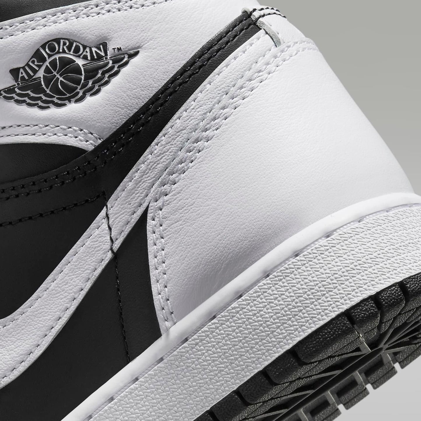 Nike Kids' Air Jordan 1 High OG Shoes - Black / White