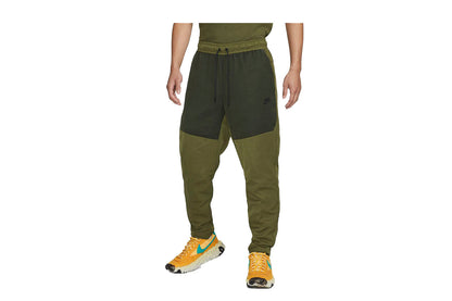 Tech Essentials Repel Pants