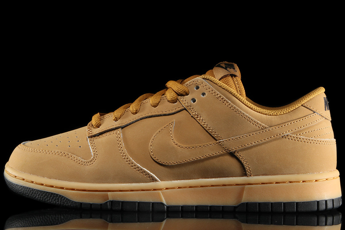 Dunk Low Retro SE