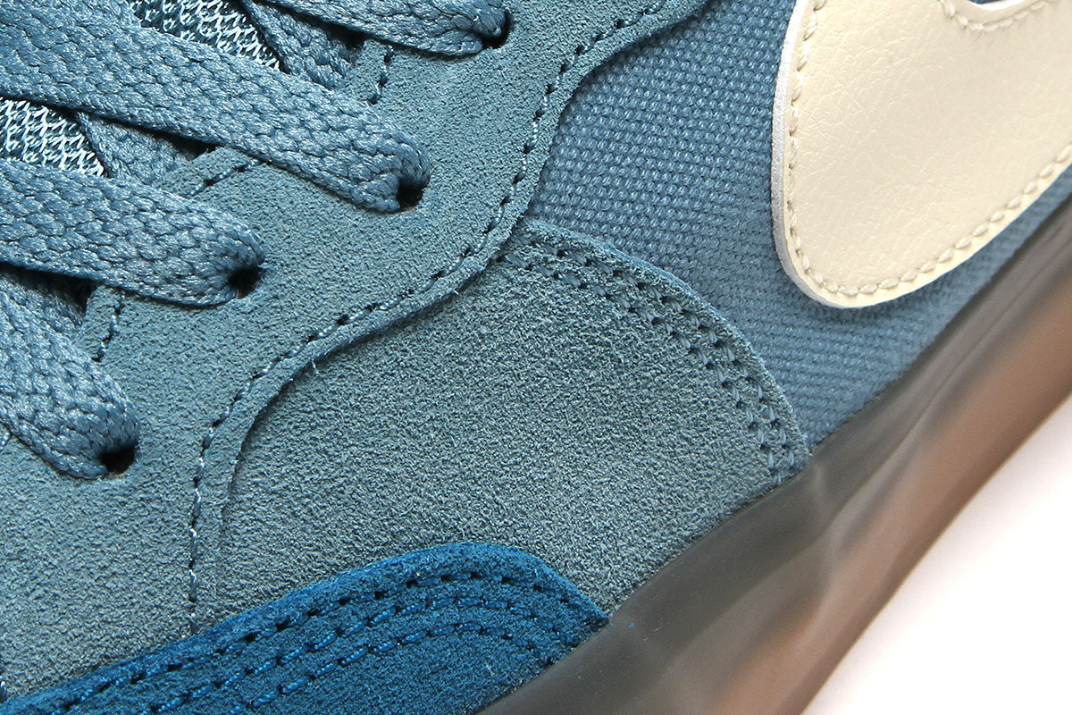 Zoom Pogo Plus (Womens Sizing)